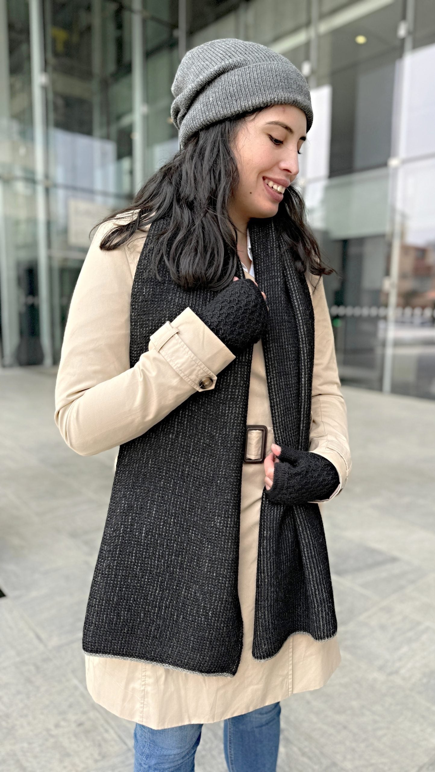 YANANTIN Double Sided Scarf Shawl in 100% Baby Alpaca (Black & Grey)