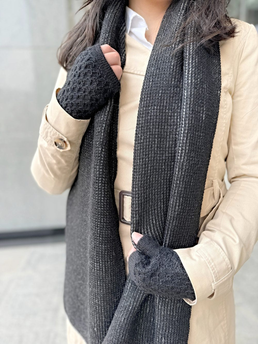 YANANTIN Double Sided Scarf Shawl in 100% Baby Alpaca (Black & Grey)