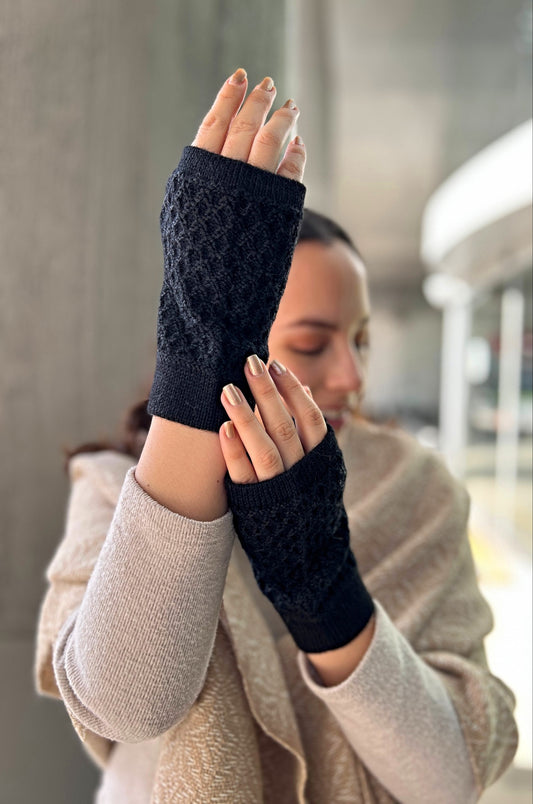MAKI Fingerless gloves in 100% Baby Alpaca (Black)