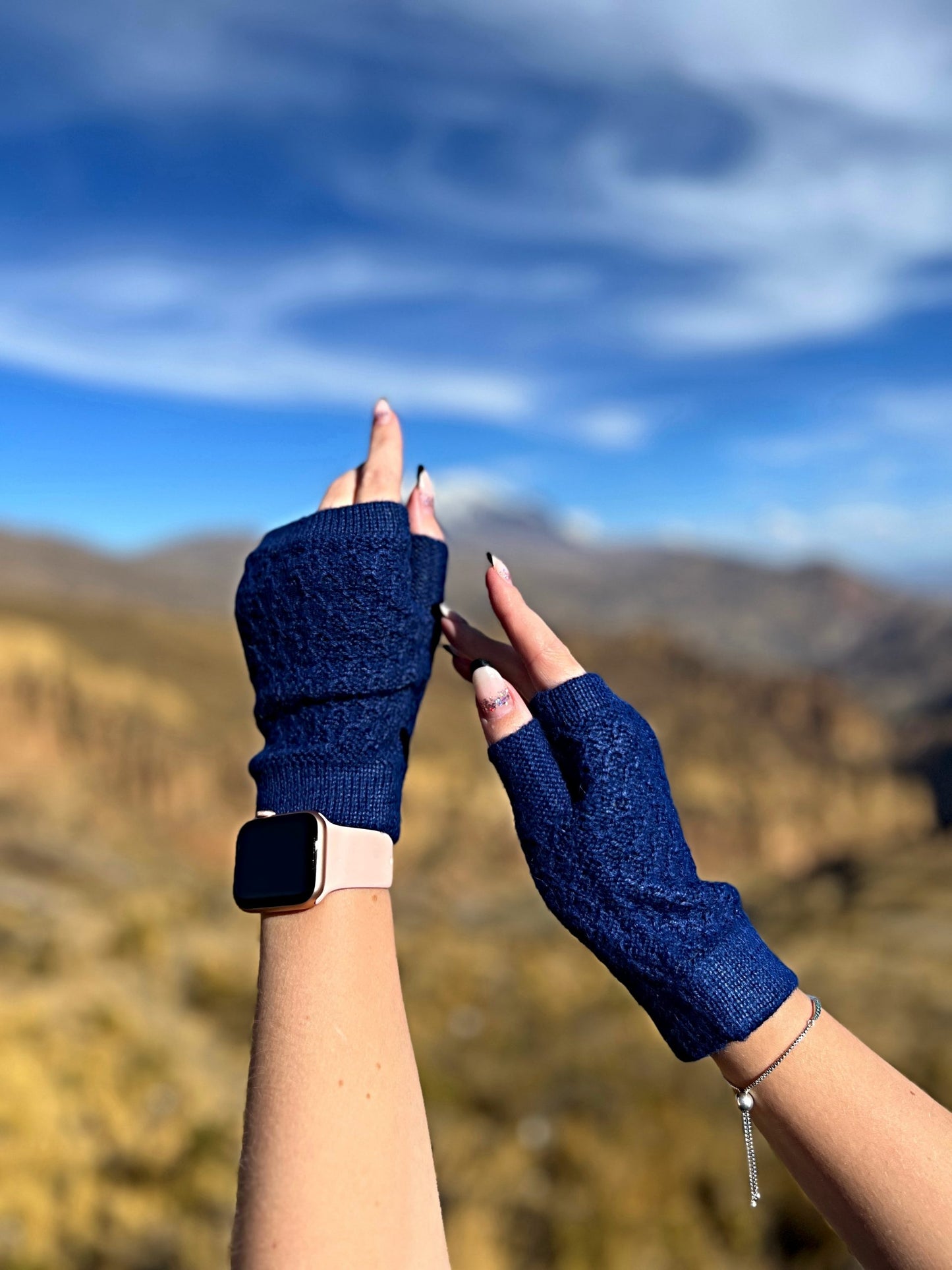 MAKI Fingerless gloves in 100% Baby Alpaca (Blue)