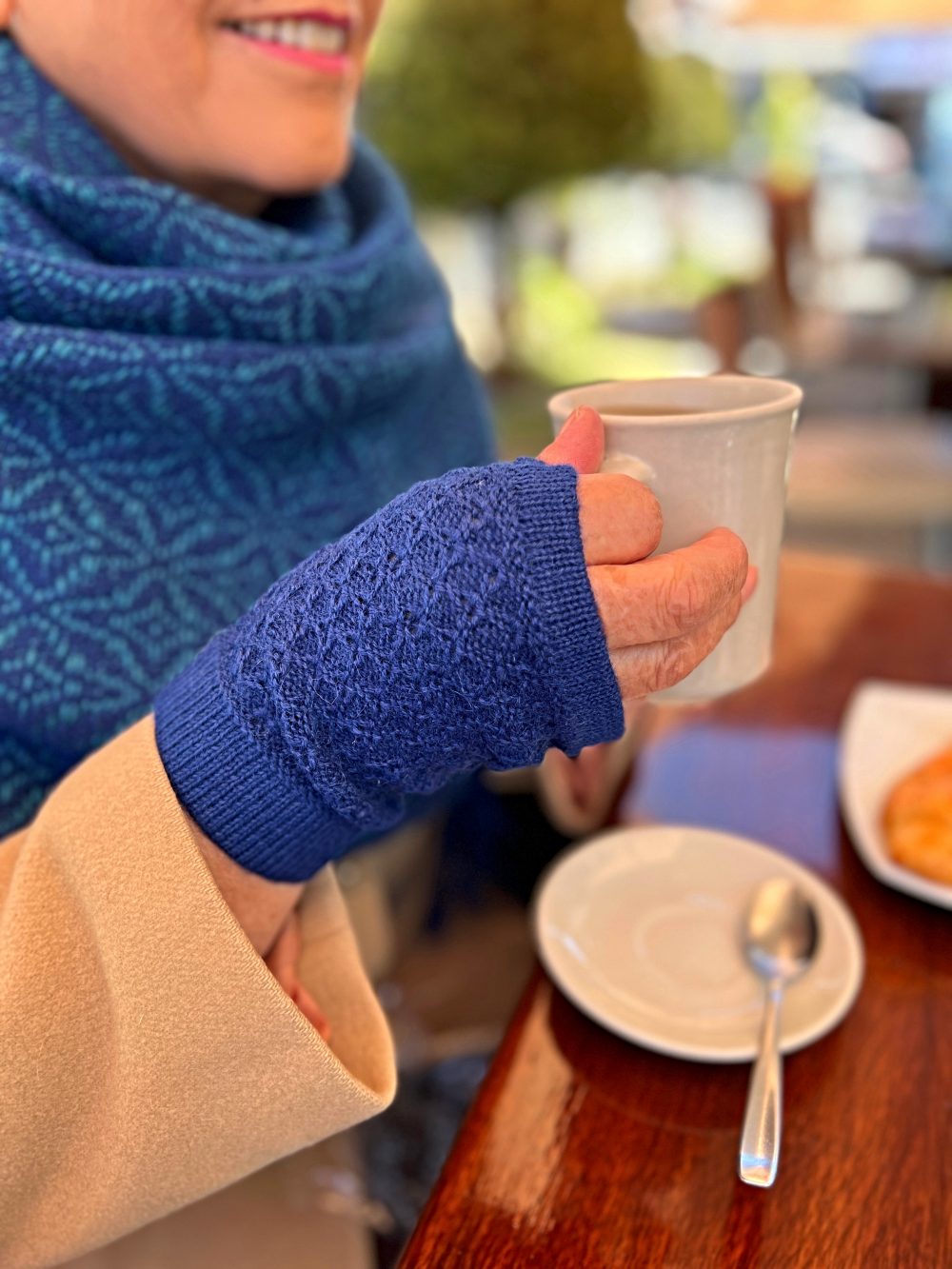 MAKI Fingerless gloves in 100% Baby Alpaca (Blue)